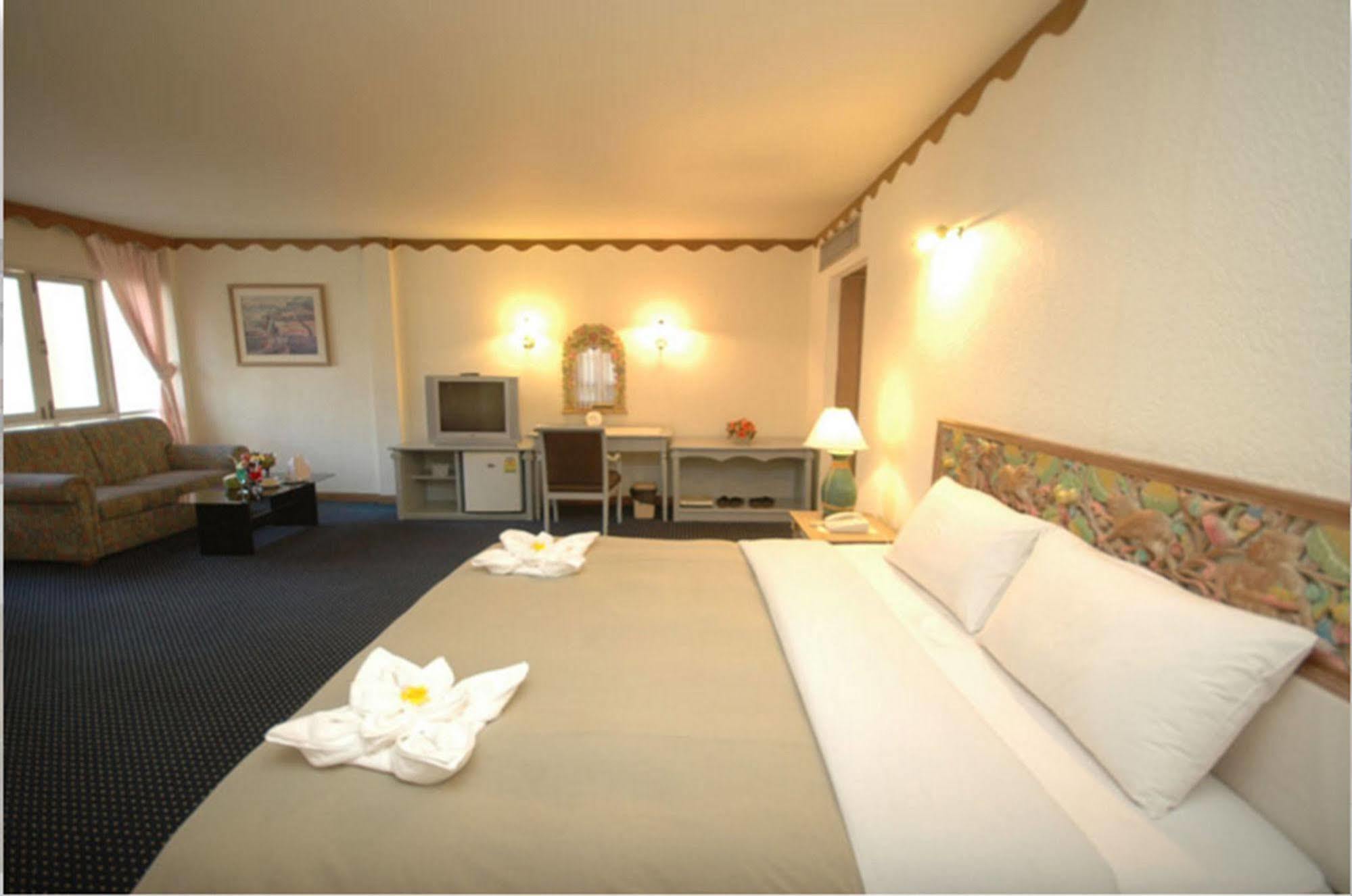 Dad D Resort By Lopburi Inn Resort מראה חיצוני תמונה